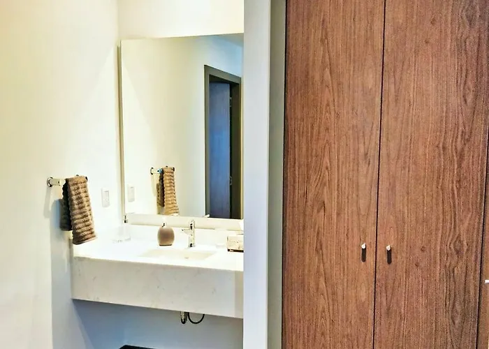 Beautiful Hi-rise, King Size, Hs Wi-fi, Pool, Gym *